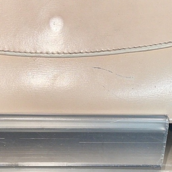 Gucci Vintage G Clasp Wallet in Neutral, Used Condition - Picture 4 of 10